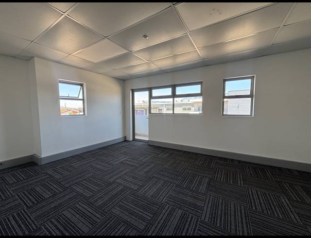 606M² WAREHOUSE TO LET IN STIKLAND INDUSTRIAL